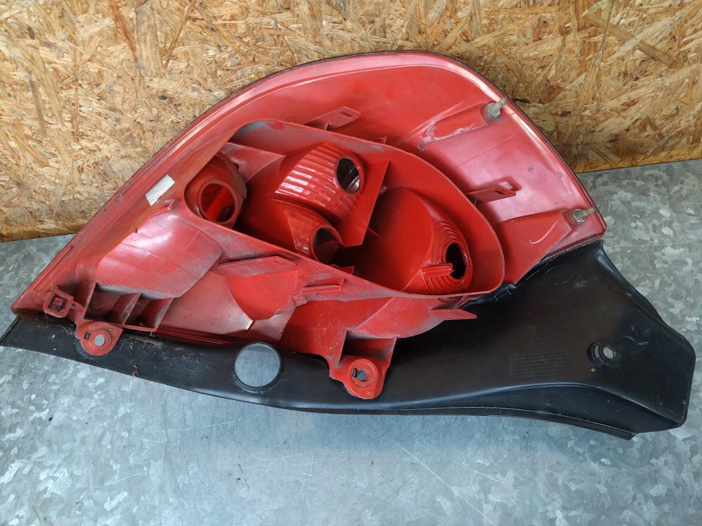 Fanale posteriore principale destro (luci) RENAULT CLIO 3 PHASE 1 Gasolina - 1