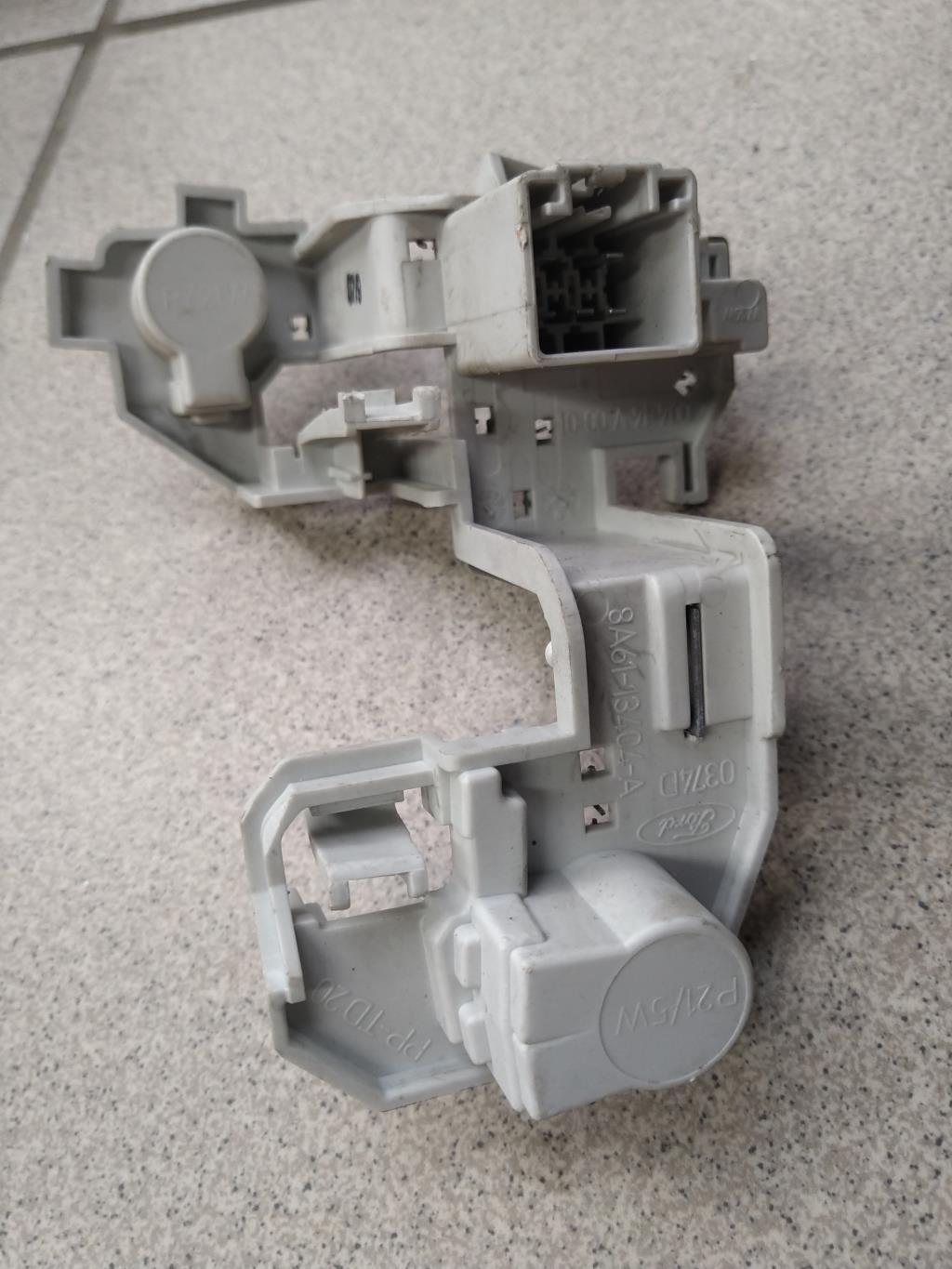 Base portalampade fanale posteriore destro FORD FIESTA 6 PHASE 1 Diésel - 1