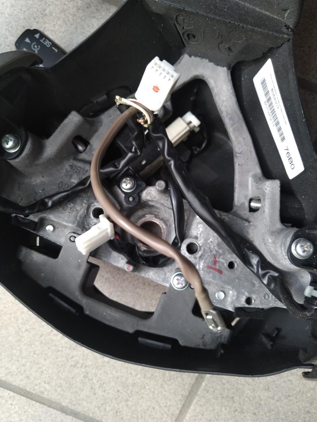 Volant TOYOTA AURIS 1 PHASE 1 Diesel - 1