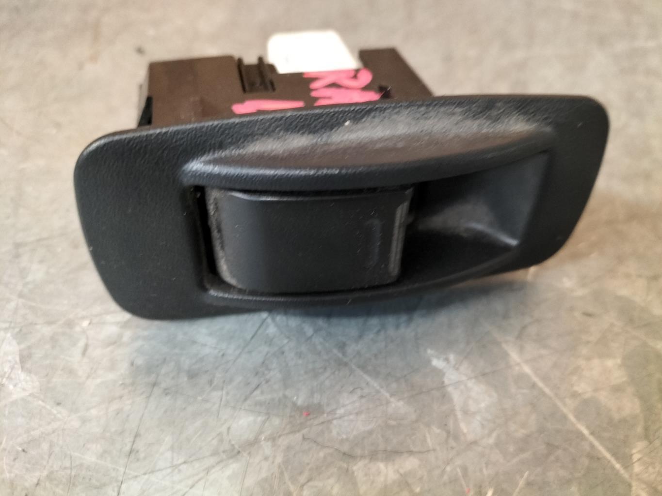 Interruttore lavacristalli posteriore destro TOYOTA RAV4 2 PHASE 1 Diésel - 1