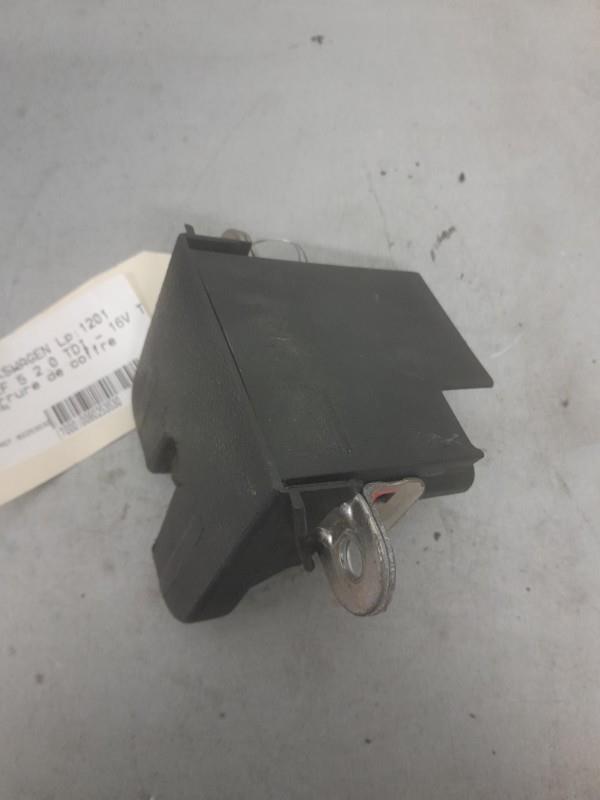Serrure de coffre VOLKSWAGEN GOLF 5 Diesel - 1