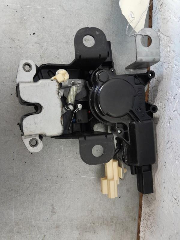 Serrure de coffre MAZDA MX5 3 PHASE 1 CABRIOLET Essence - 1