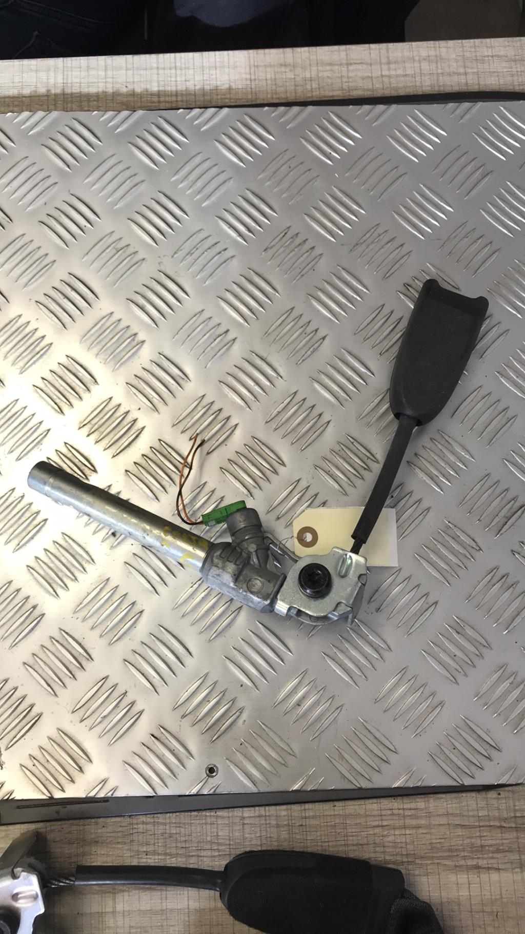 Aggancio cintura sicurezza anteriore sinistro OPEL CORSA C PHASE 1 Diésel - 1