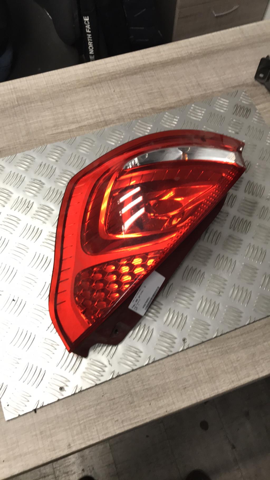 Fanale posteriore principale destro (luci) FORD FIESTA 6 PHASE 1 Gasolina - 1