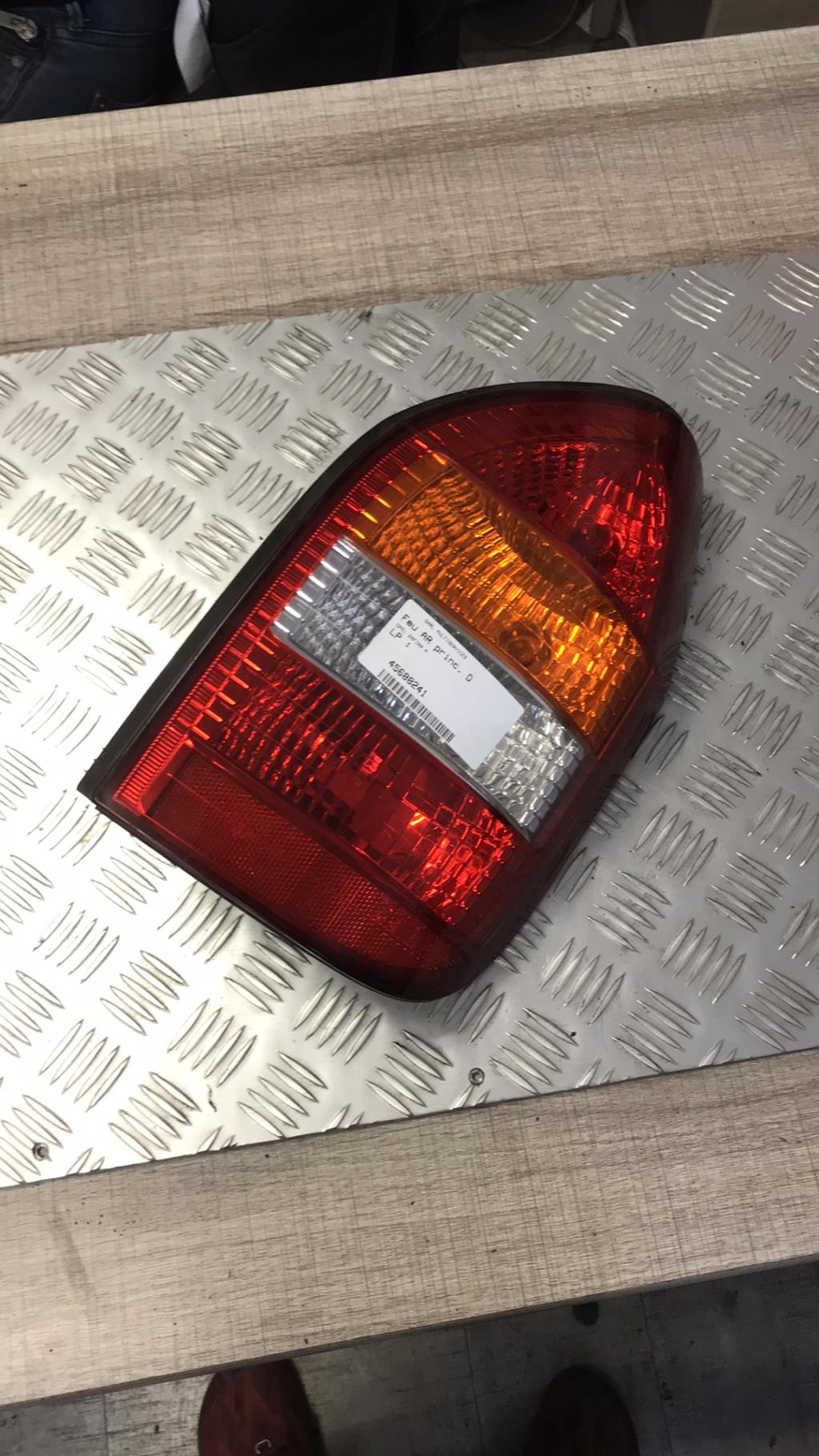 Fanale posteriore principale destro (luci) OPEL ZAFIRA A PHASE 1 Diésel - 1