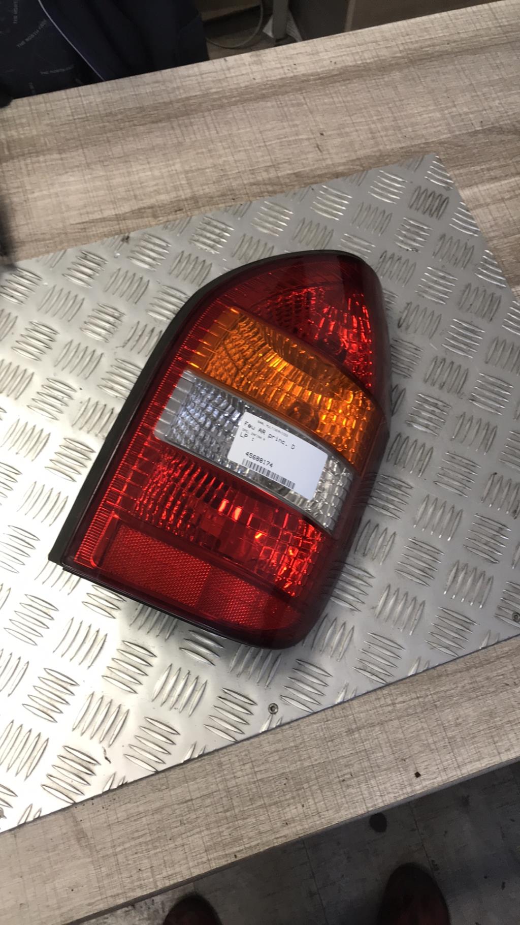 Fanale posteriore principale destro (luci) OPEL ZAFIRA A PHASE 1 Diésel - 1
