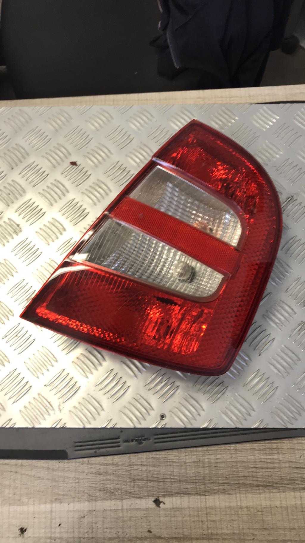 Fanale posteriore principale destro (luci) SKODA FABIA 1 PHASE 1 BREAK Diésel - 1