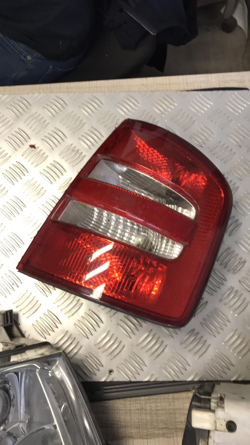 Fanale posteriore principale destro (luci) SKODA FABIA 1 PHASE 1 BREAK Diésel - 1