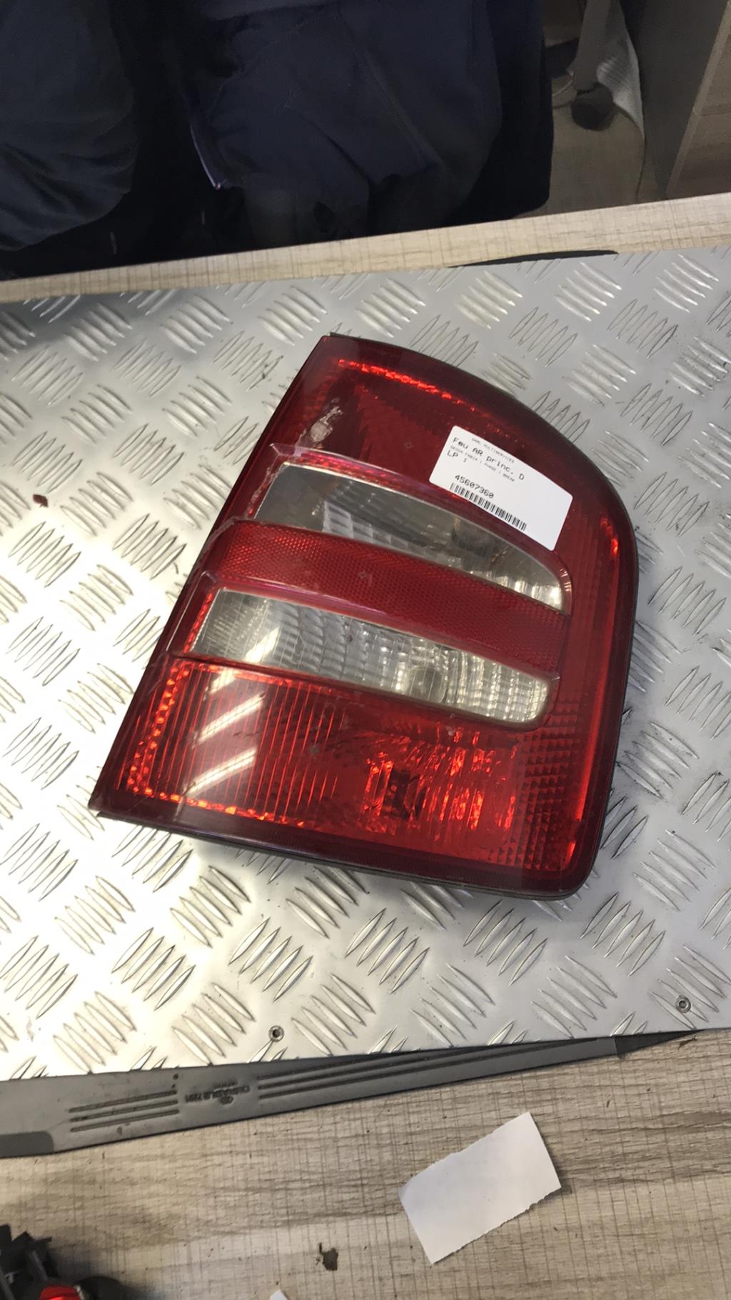 Fanale posteriore principale destro (luci) SKODA FABIA 1 PHASE 1 BREAK Diésel - 1