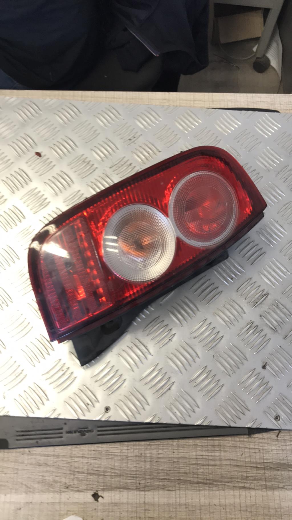 Fanale posteriore principale sinistro (luci) NISSAN MICRA 3 PHASE 1 Gasolina - 1