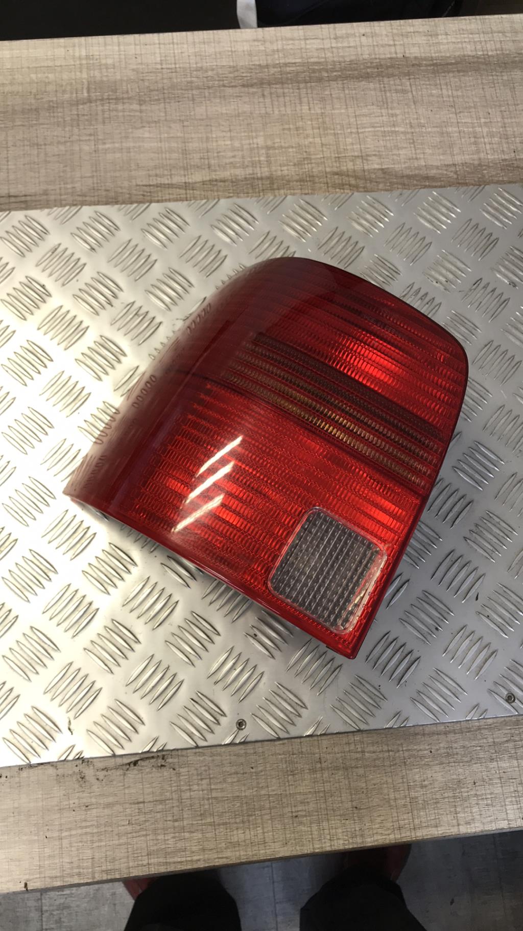 Fanale posteriore principale sinistro (luci) VOLKSWAGEN PASSAT 4 PHASE 1 BREAK Diésel - 1