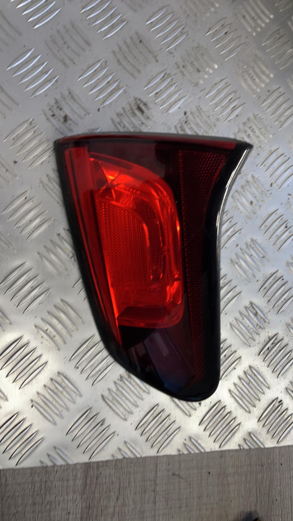 Feu arriere secondaire droit (feux) CITROEN C3 2 PHASE 1 Diesel - 1
