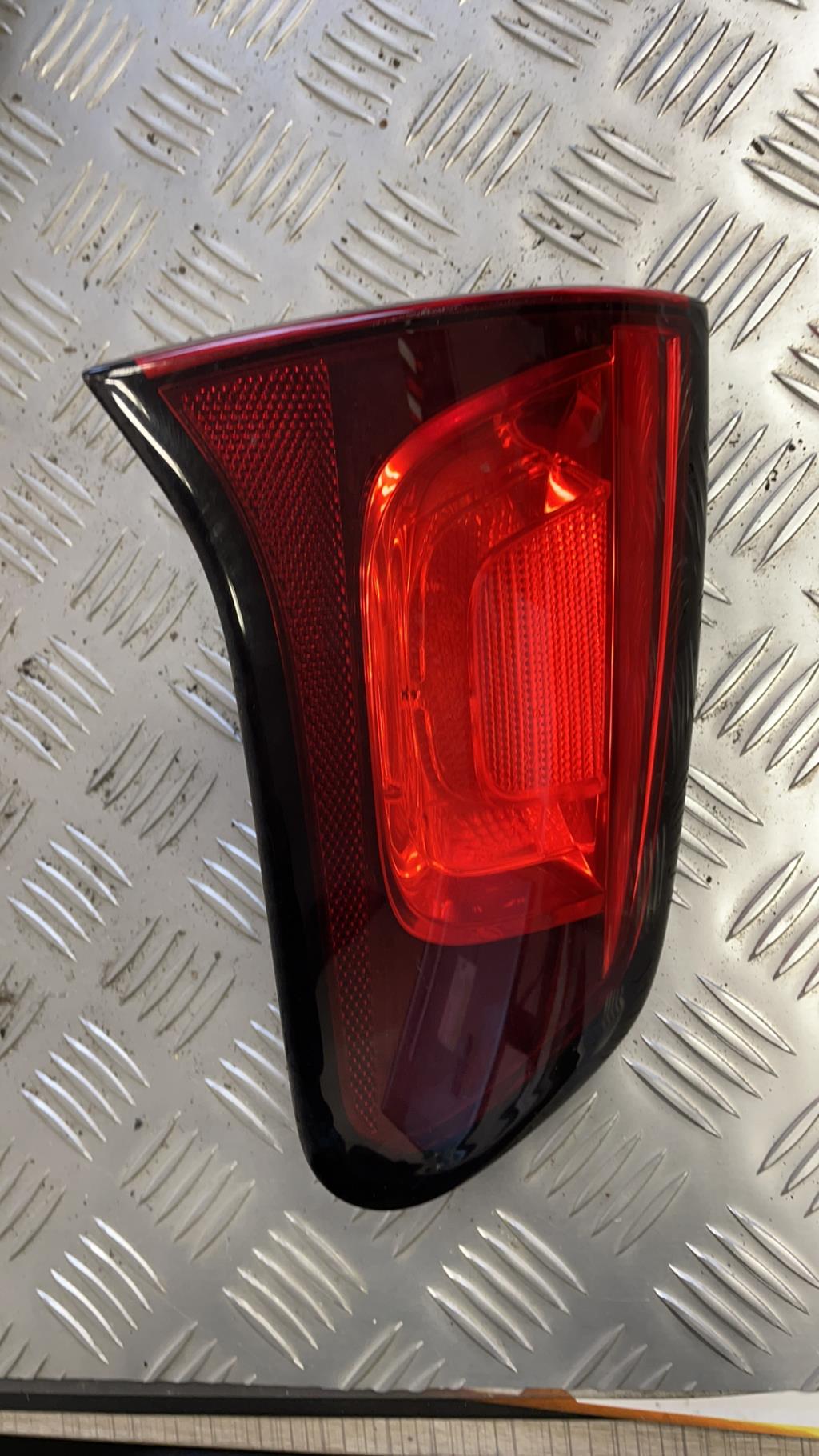 Feu arriere secondaire gauche (feux) CITROEN C3 2 PHASE 1 Diesel - 1