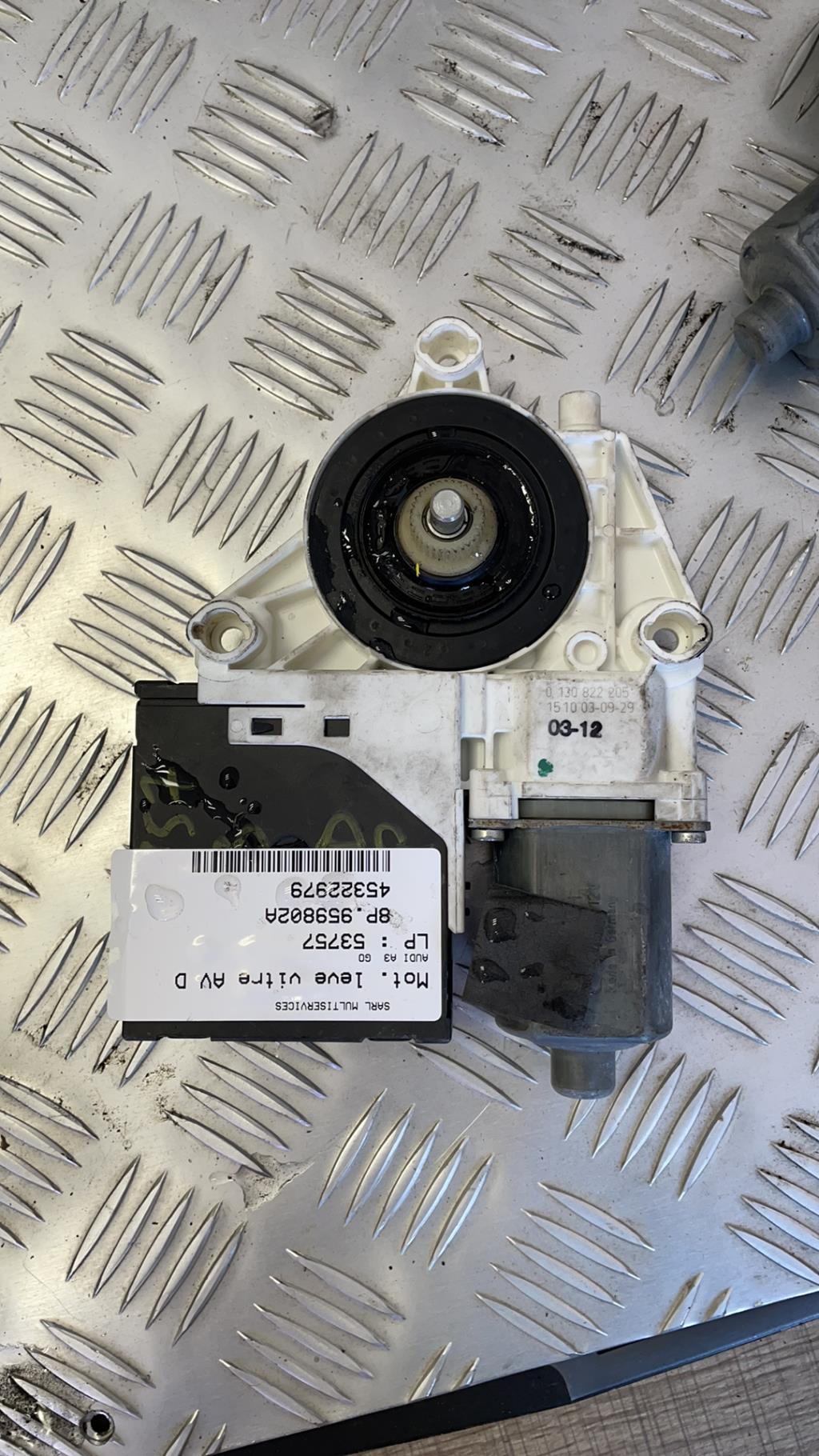 Motore alzacristalli anteriore destro AUDI A3 2 PHASE 1 Diésel - 1
