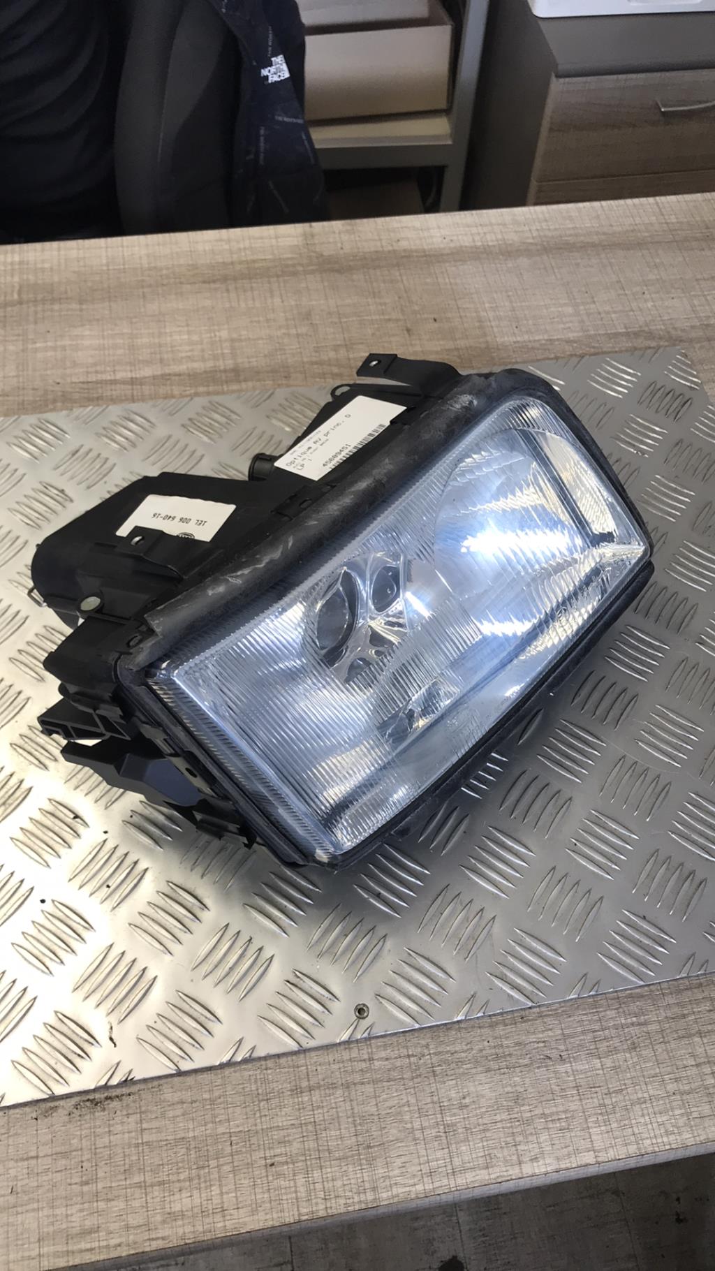 Gruppo ottico anteriore principale destro (luci)(faro) AUDI A6 1 AVANT BREAK  - 1