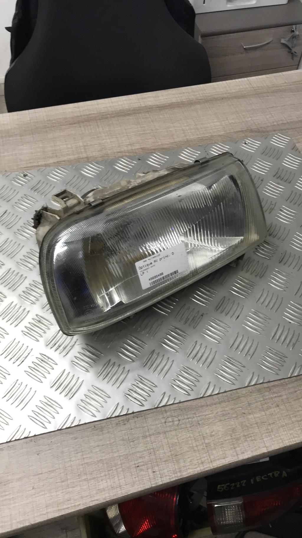 Gruppo ottico anteriore principale destro (luci)(faro) VOLKSWAGEN VENTO  - 1