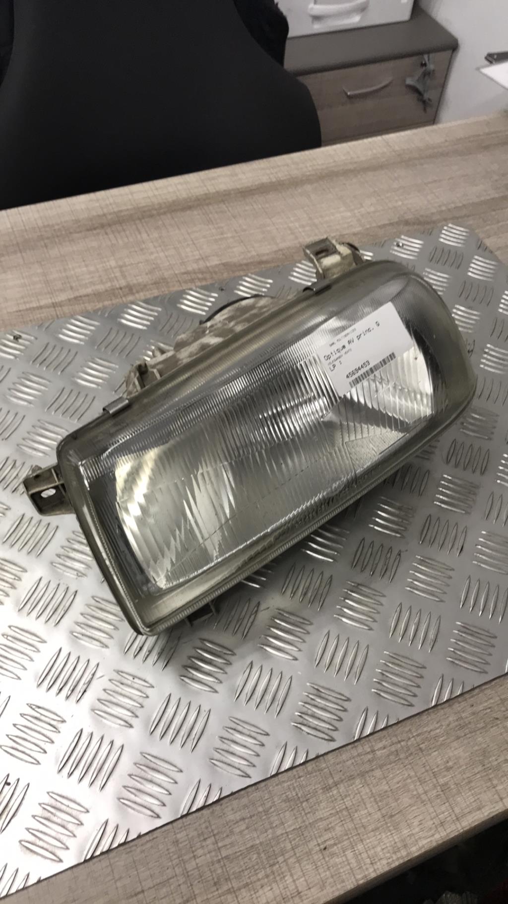 Gruppo ottico anteriore principale sinistro (luci)(faro) VOLKSWAGEN VENTO Diésel - 1