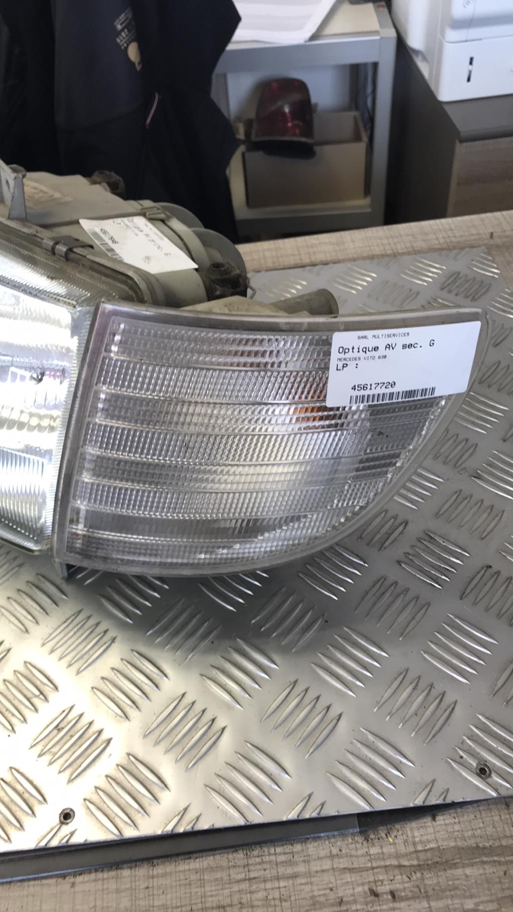 Gruppo ottico anteriore secondario sinistro (luci)(freccia) MERCEDES VITO 638 Diésel - 1