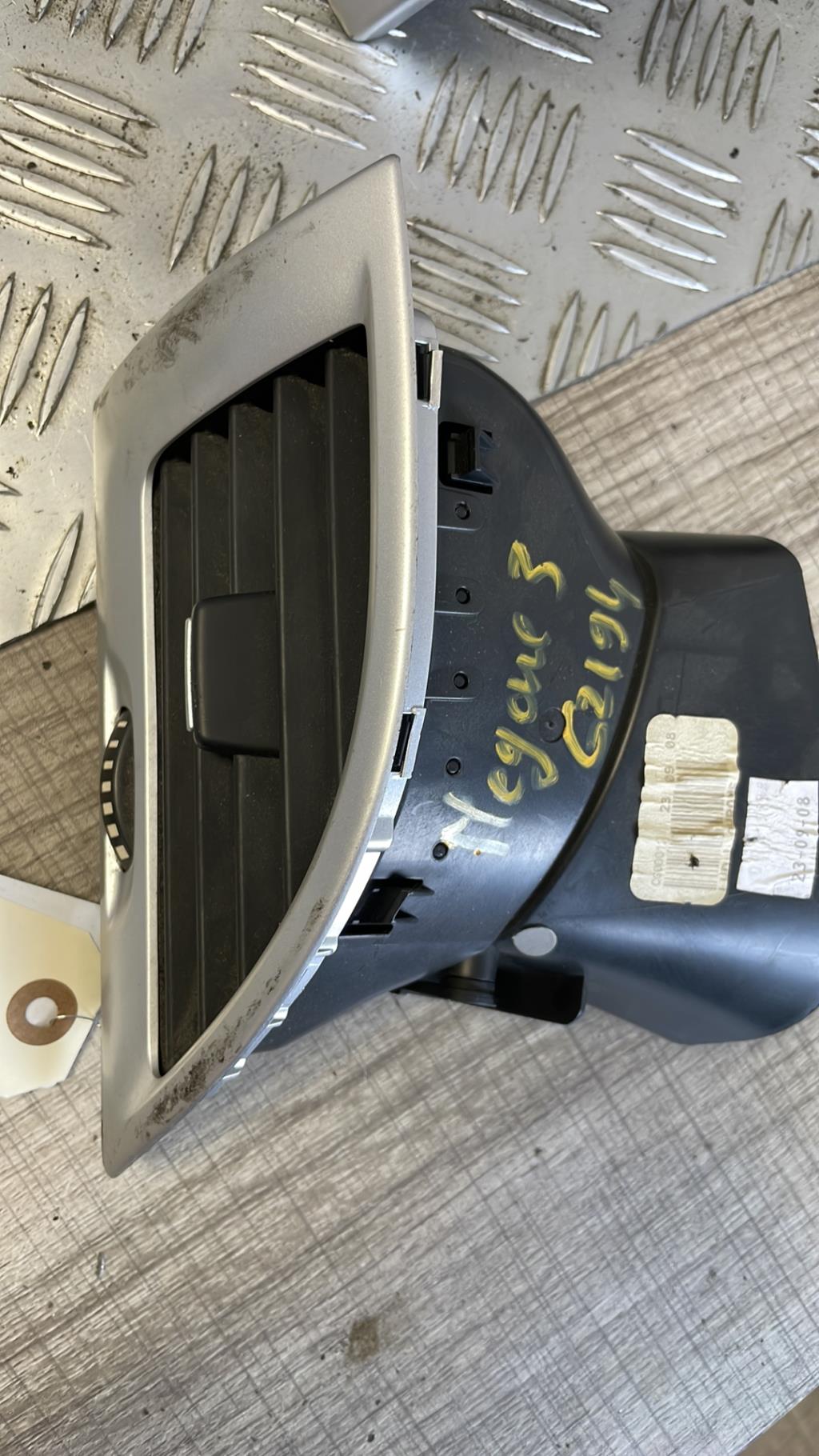 Bocchetta aerazione cruscotto anteriore sinistra RENAULT MEGANE 3 PHASE 1 Diésel - 1