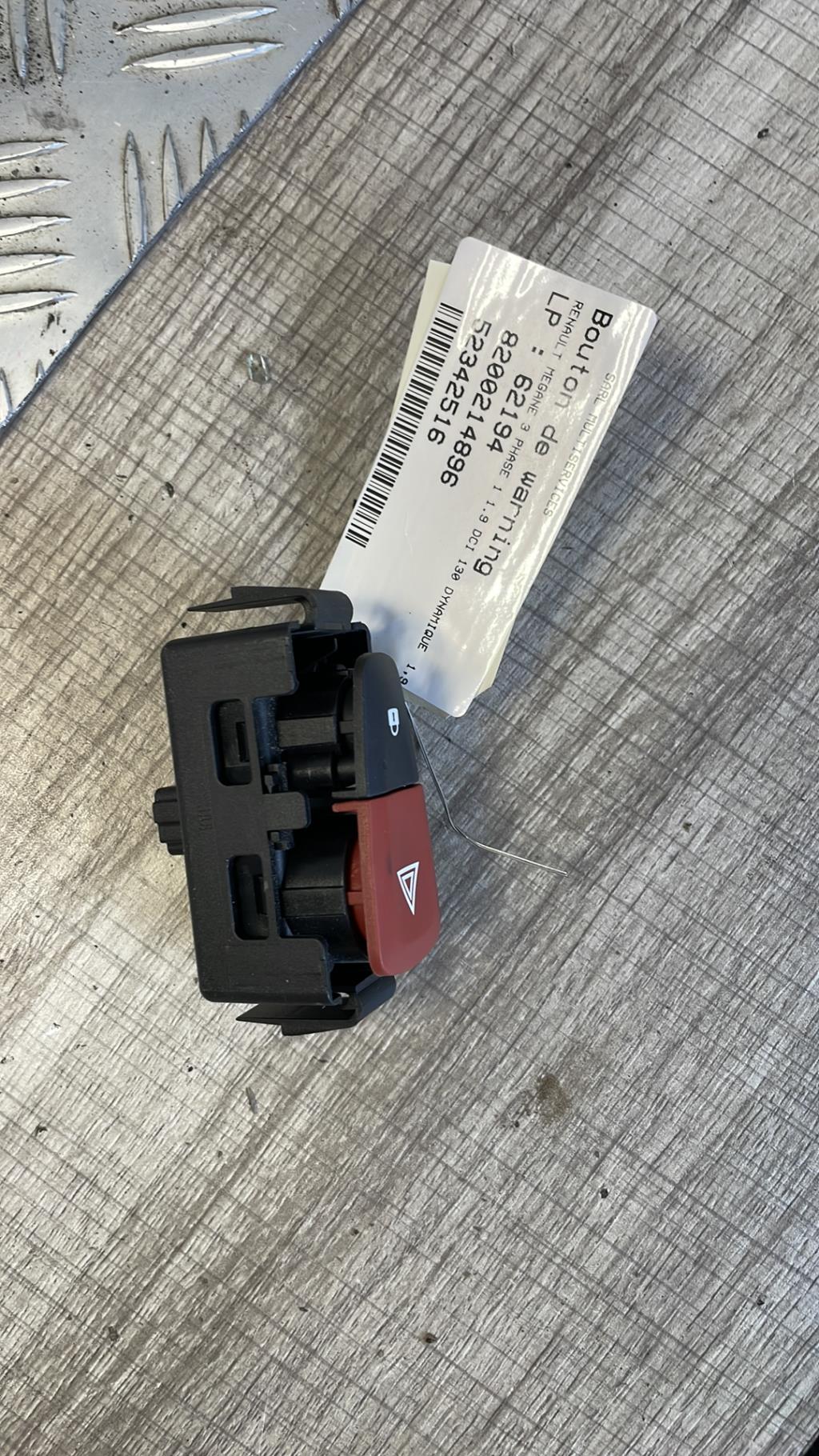 Bouton de warning RENAULT MEGANE 3 PHASE 1 Diesel - 1