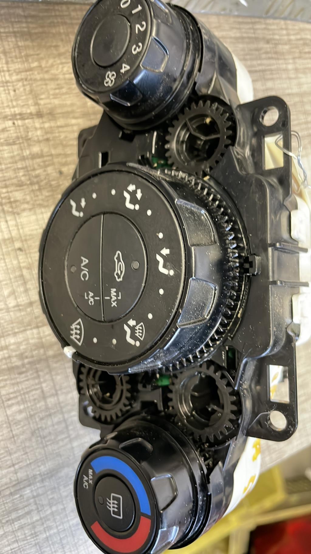 Commande chauffage FORD FIESTA 6 PHASE 2 Essence - 1