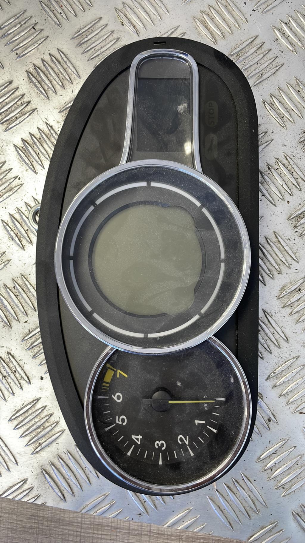Compteur RENAULT MEGANE 3 PHASE 1 Essence - 1