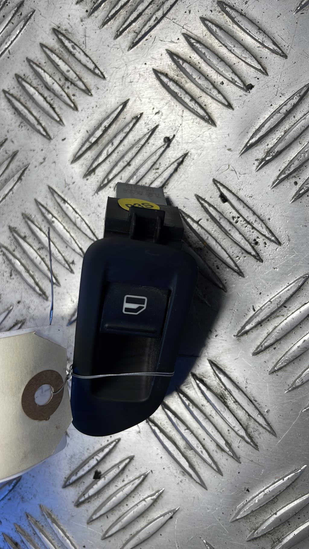 Interruttore lavacristalli anteriore destro VOLKSWAGEN GOLF 6 Diésel - 1
