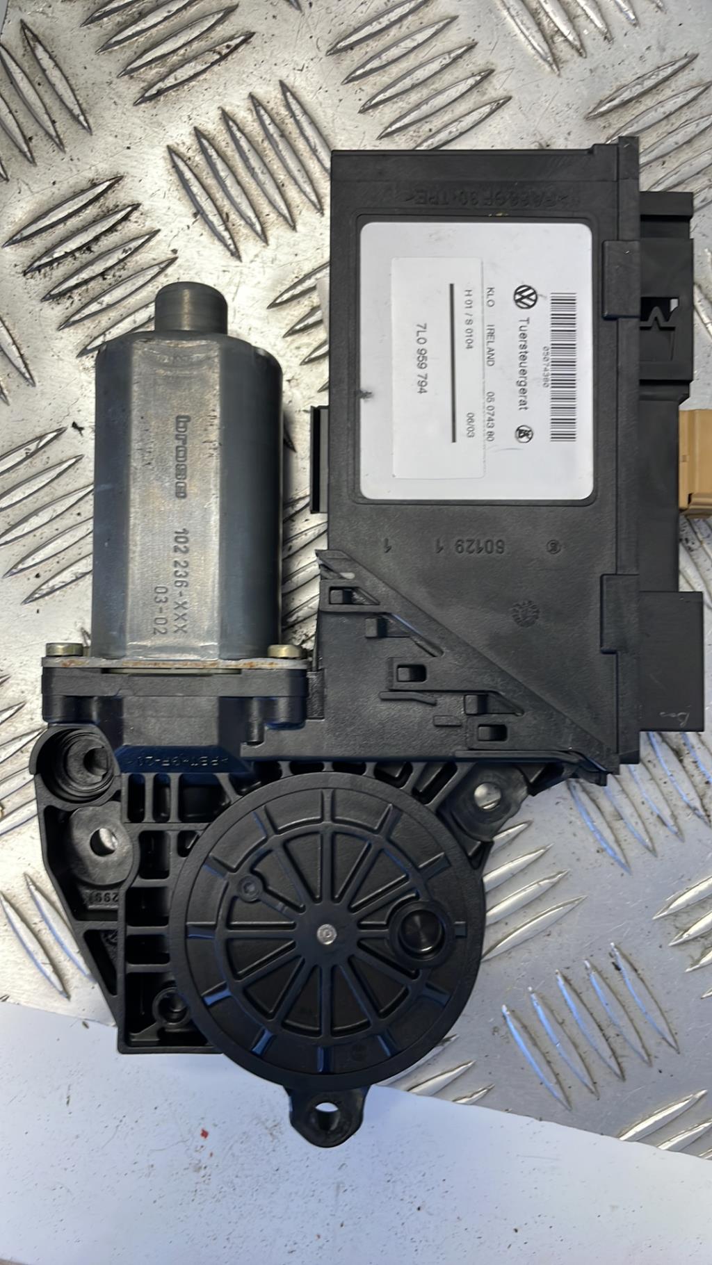 Motore alzacristalli posteriore destro PORSCHE CAYENNE 1 PHASE 1 Gasolina - 1