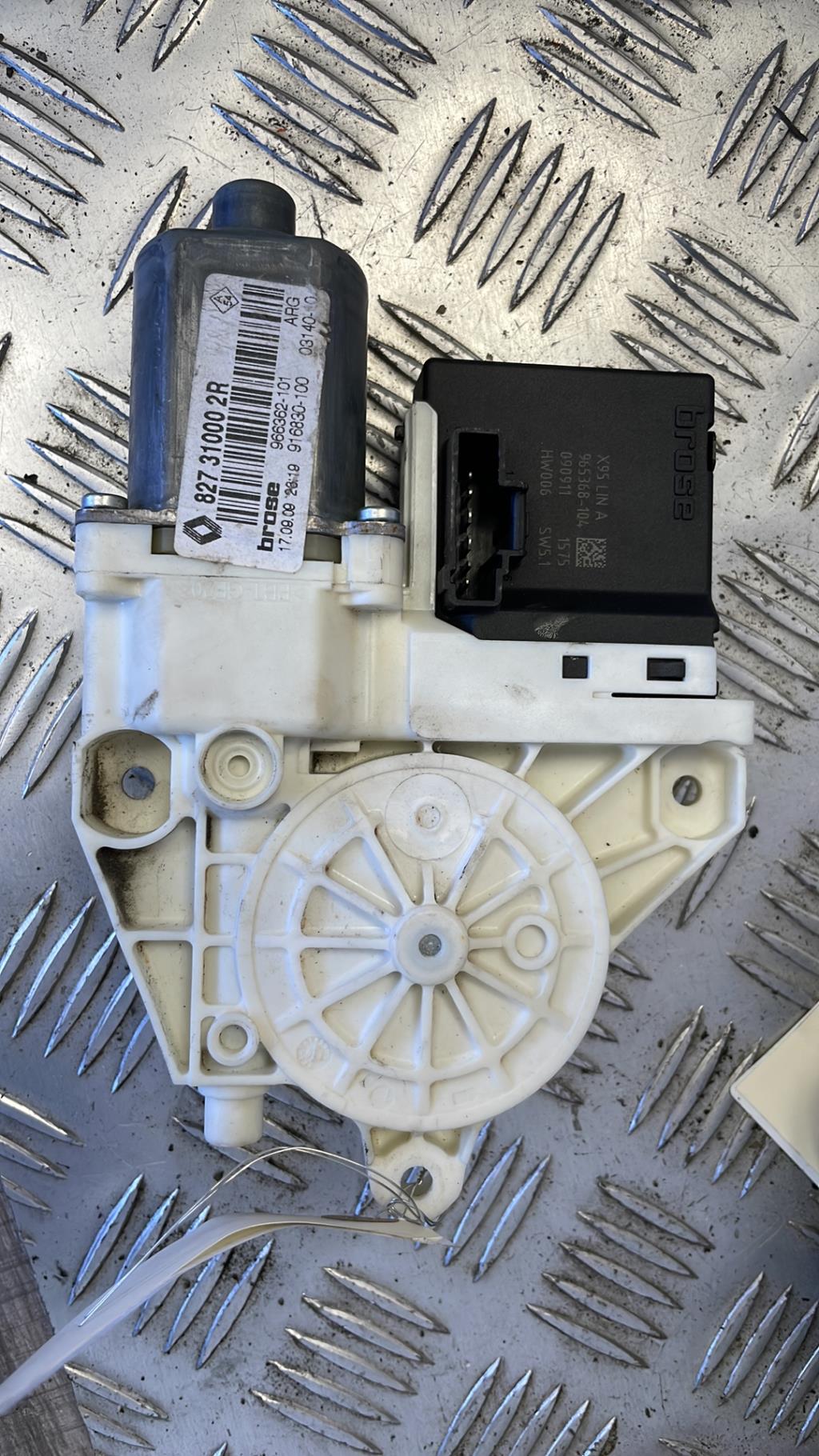 Motore alzacristalli posteriore sinistro RENAULT MEGANE 3 PHASE 1 Gasolina - 1