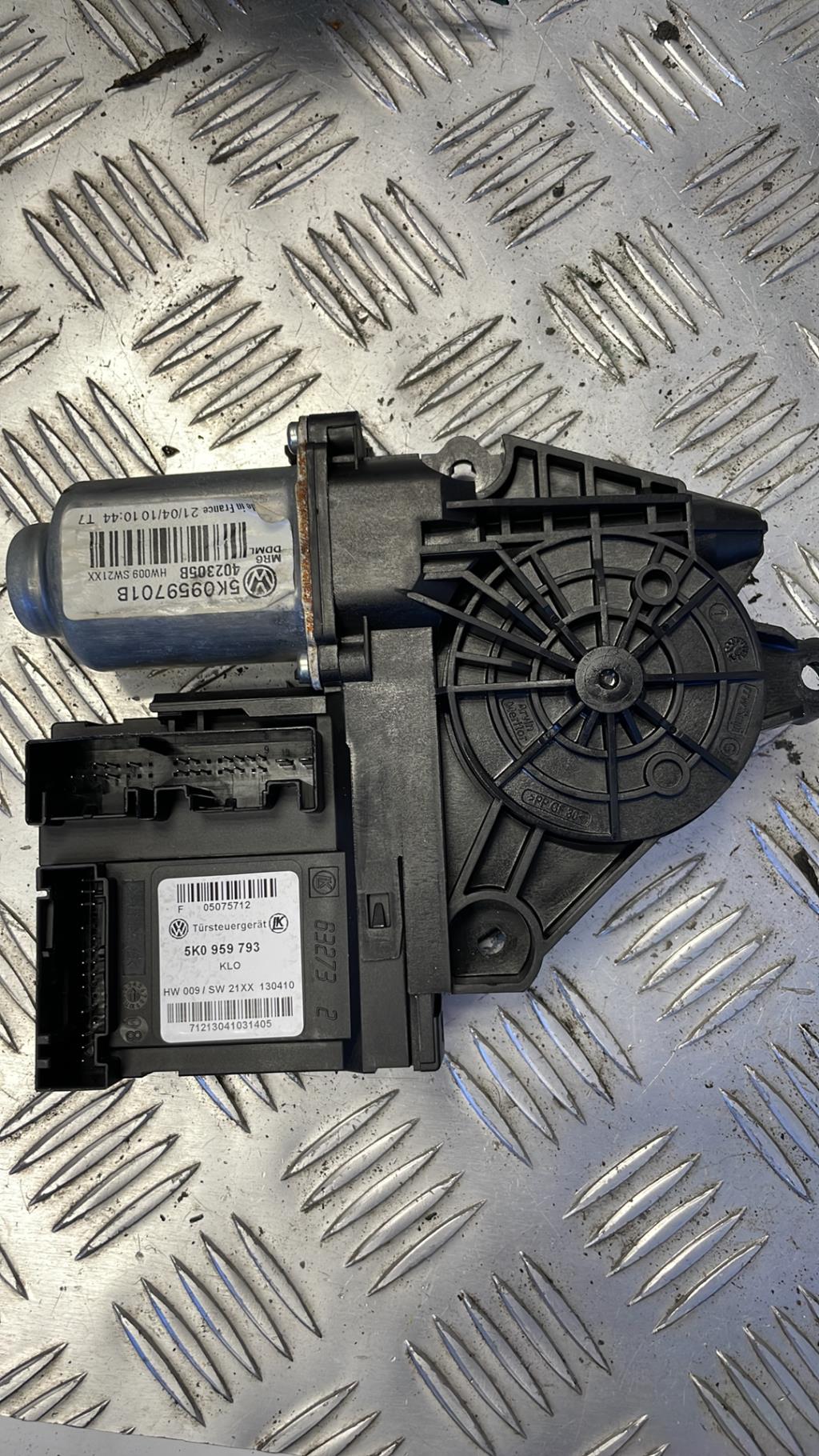 Motore alzacristalli anteriore sinistro VOLKSWAGEN GOLF 6 Diésel - 1