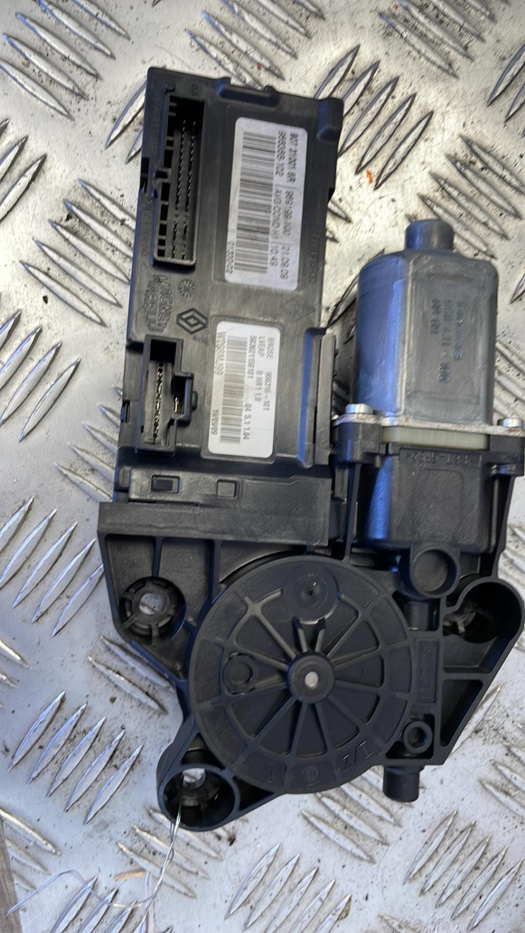 Motore alzacristalli anteriore sinistro RENAULT MEGANE 3 PHASE 1 Gasolina - 1