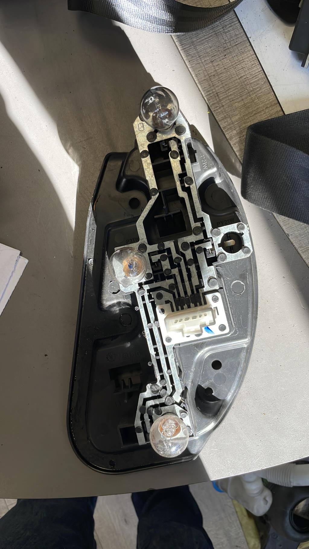Base portalampade fanale posteriore destro CITROEN C5 1 PHASE 1 Diésel - 1