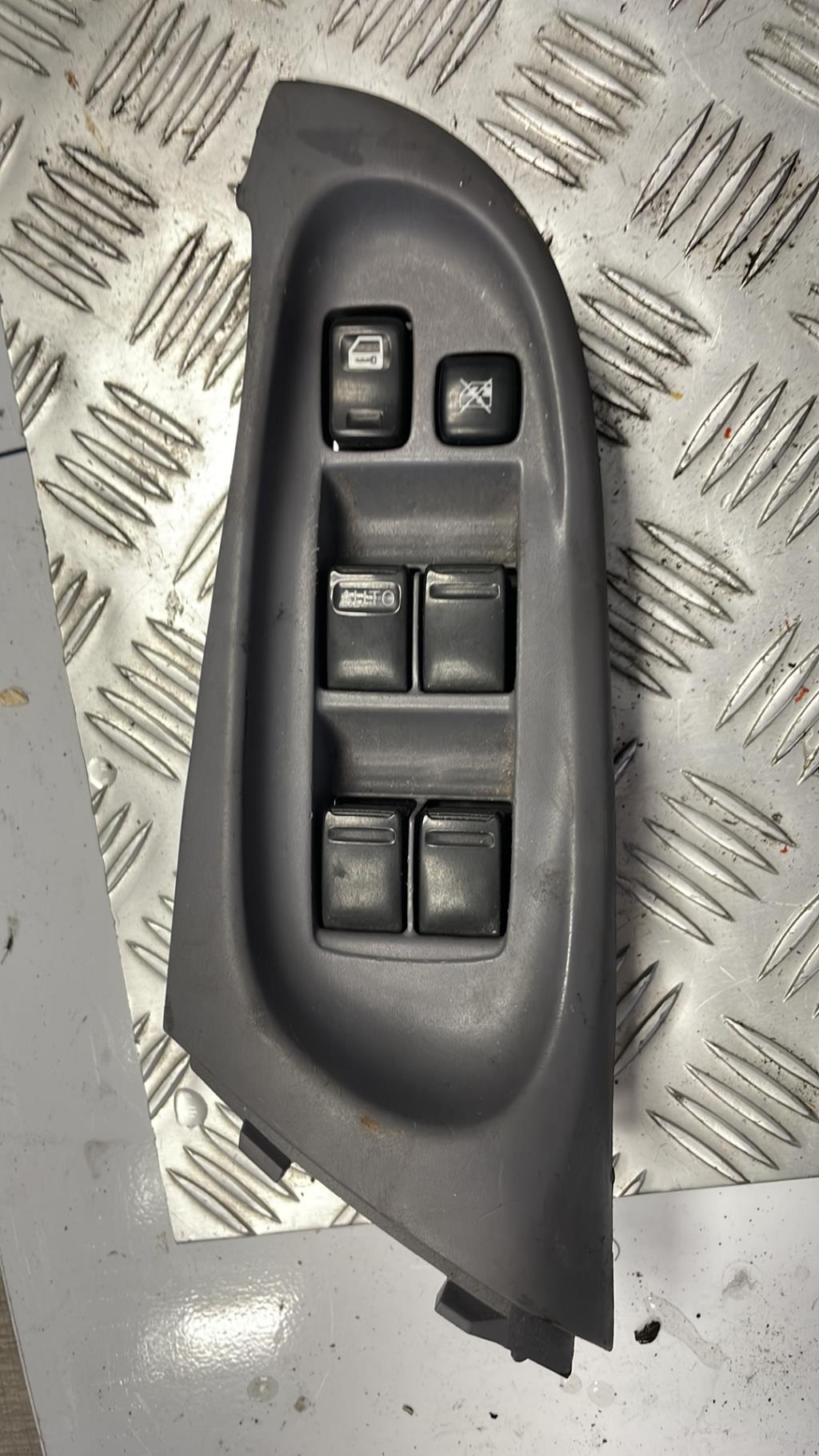 Interruttore lavacristalli anteriore sinistro NISSAN ALMERA 2 PHASE 2 Diésel - 1