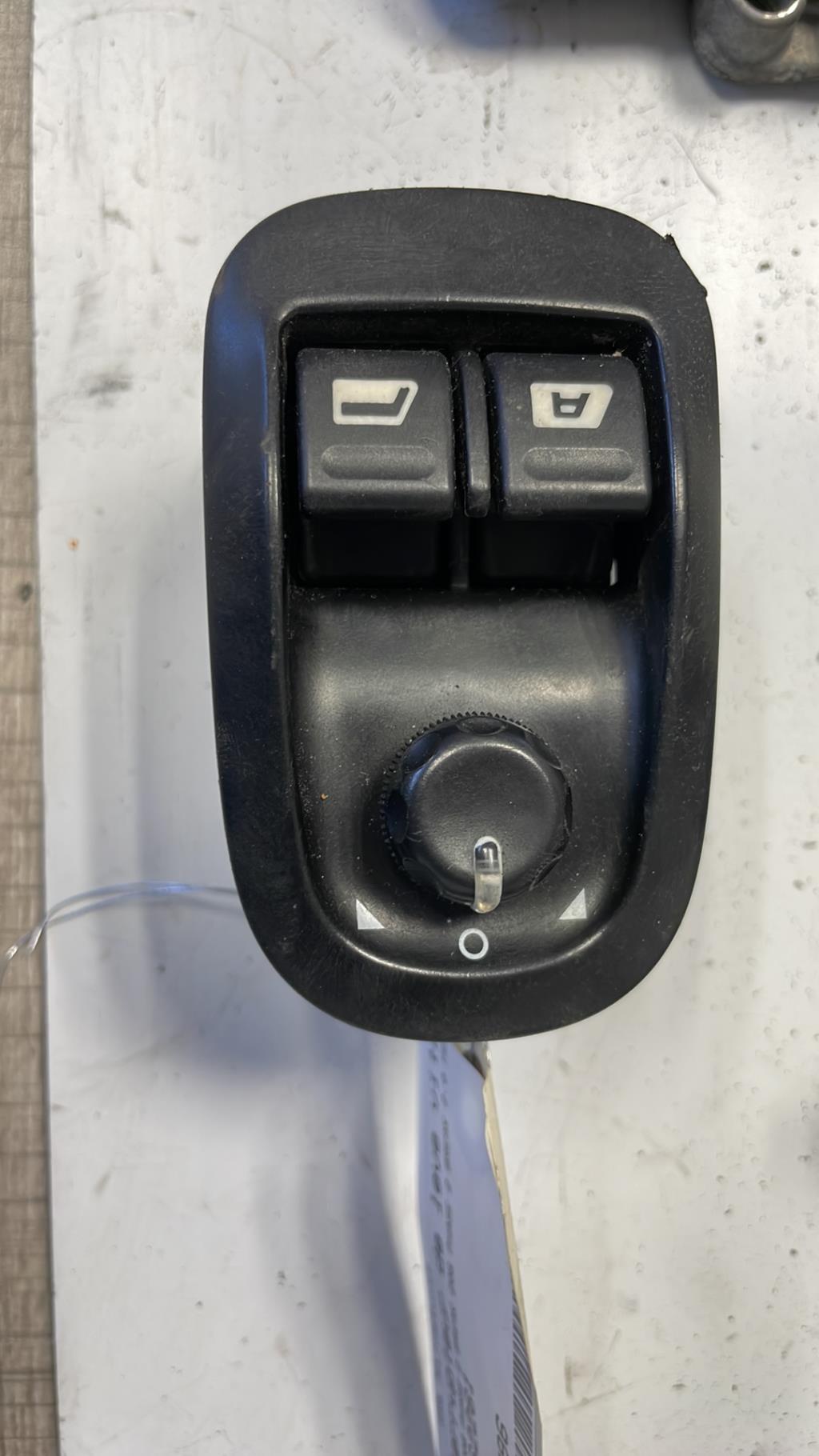 Interruttore lavacristalli anteriore sinistro PEUGEOT 206 PHASE 2 BREAK Diésel - 1