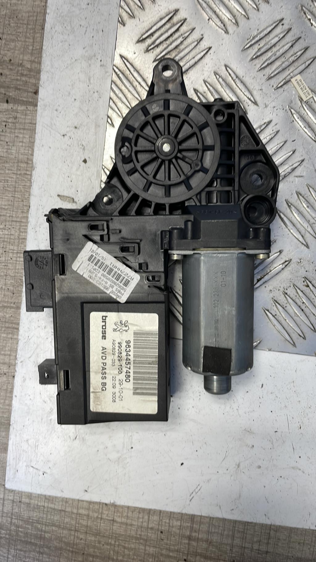 Motore alzacristalli anteriore destro PEUGEOT 307 PHASE 1 Gasolina - 1