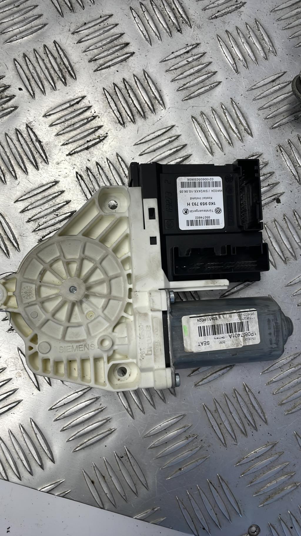 Motore alzacristalli anteriore sinistro SEAT LEON 2 PHASE 1 Diésel - 1