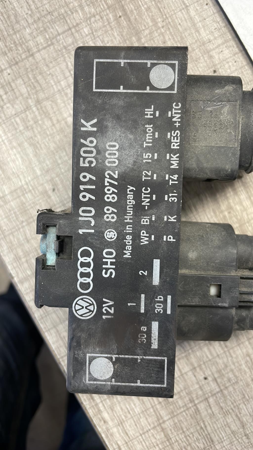 Relais electrique VOLKSWAGEN GOLF 4 Essence - 1