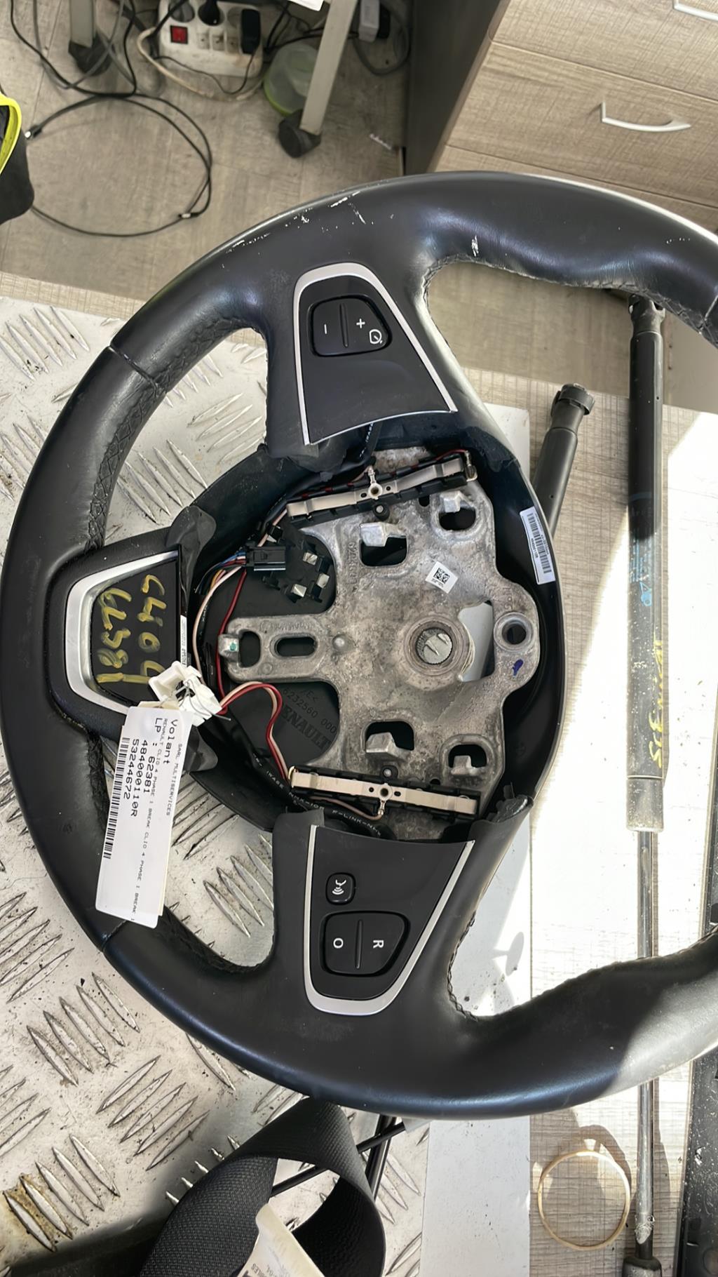 Volant RENAULT CLIO 4 PHASE 1 BREAK Diesel - 1