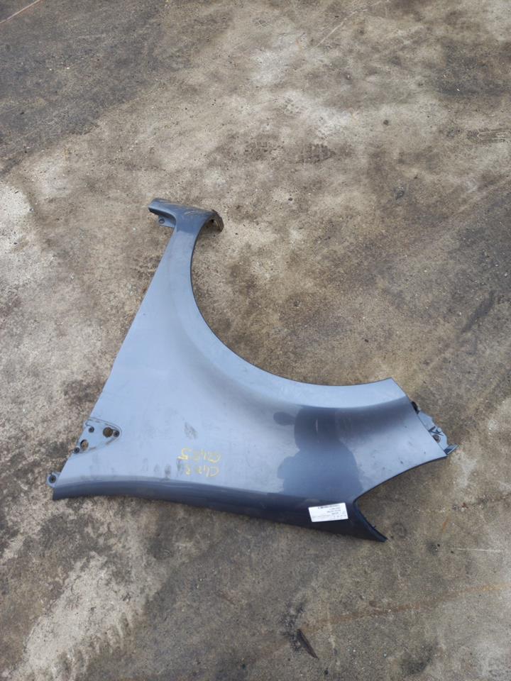 Parafango anteriore sinistro RENAULT CLIO 3 PHASE 2 BREAK Diésel - 1