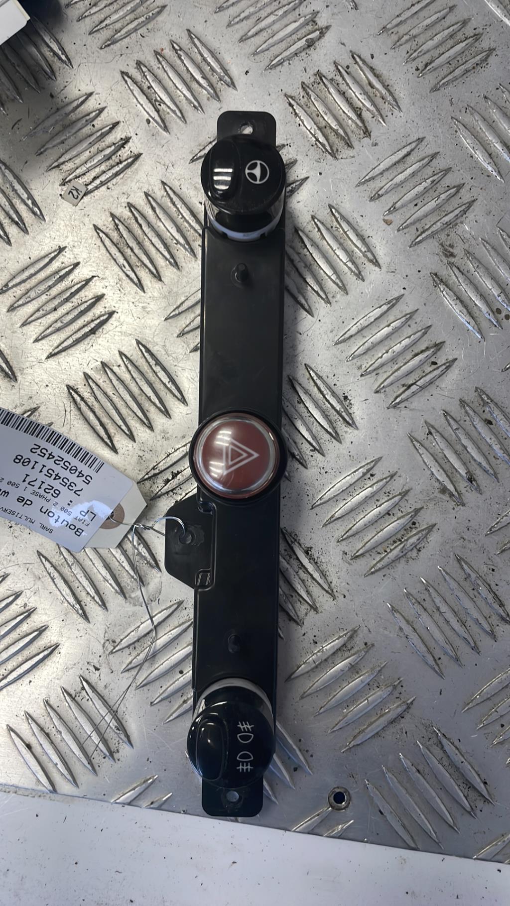 Bouton de warning FIAT 500 2 PHASE 1 Essence - 1