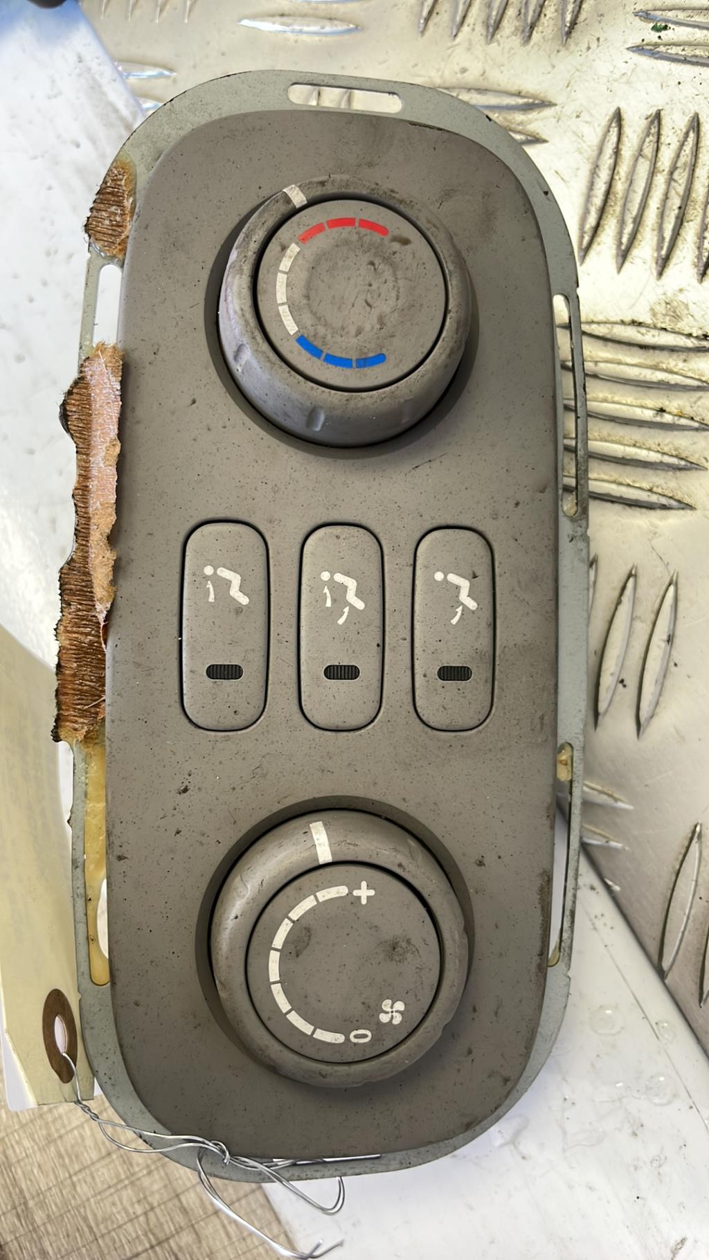 Commande chauffage KIA CARNIVAL 2 Diesel - 1