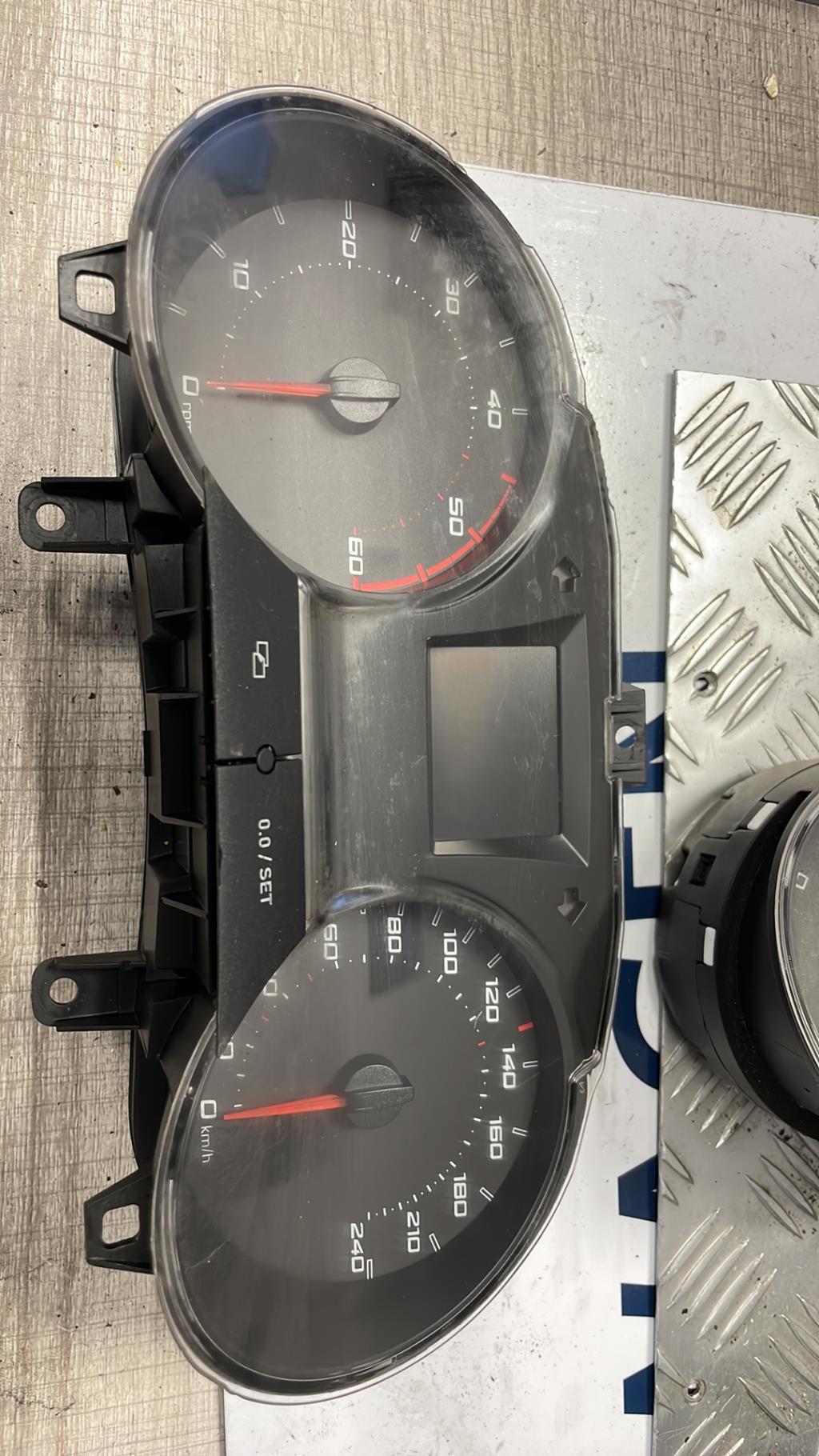 Compteur SEAT IBIZA 4 PHASE 1 COUPE Diesel - 1