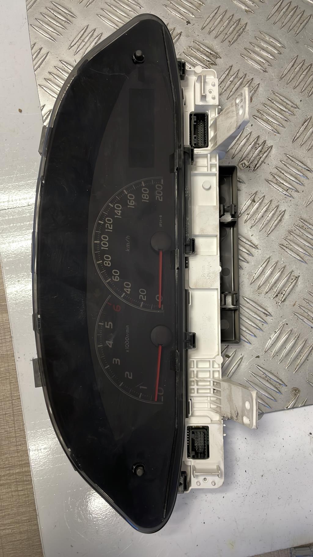 Compteur TOYOTA YARIS 2 PHASE 2 Diesel - 1