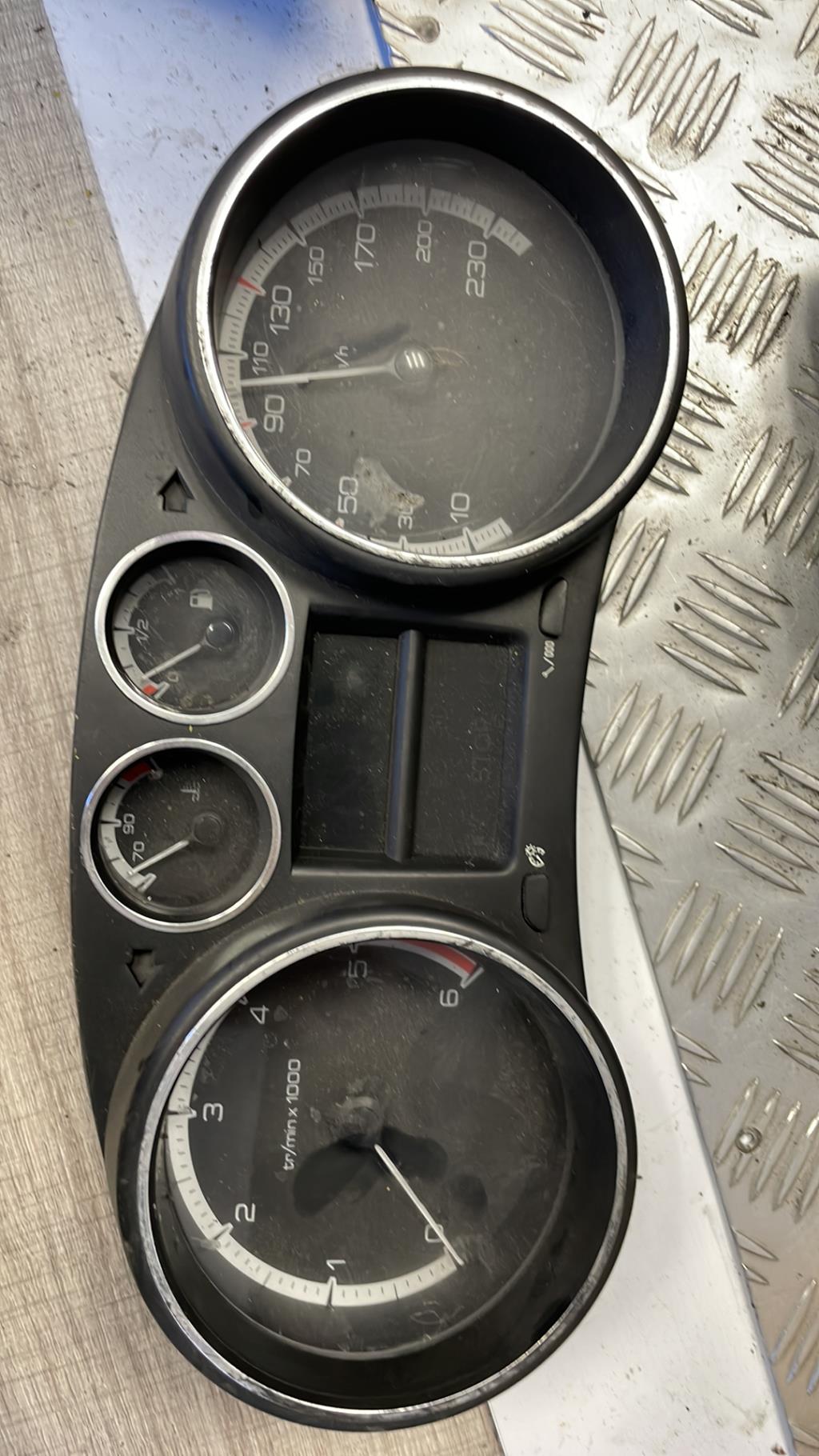 Compteur PEUGEOT 308 1 PHASE 1 Diesel - 1