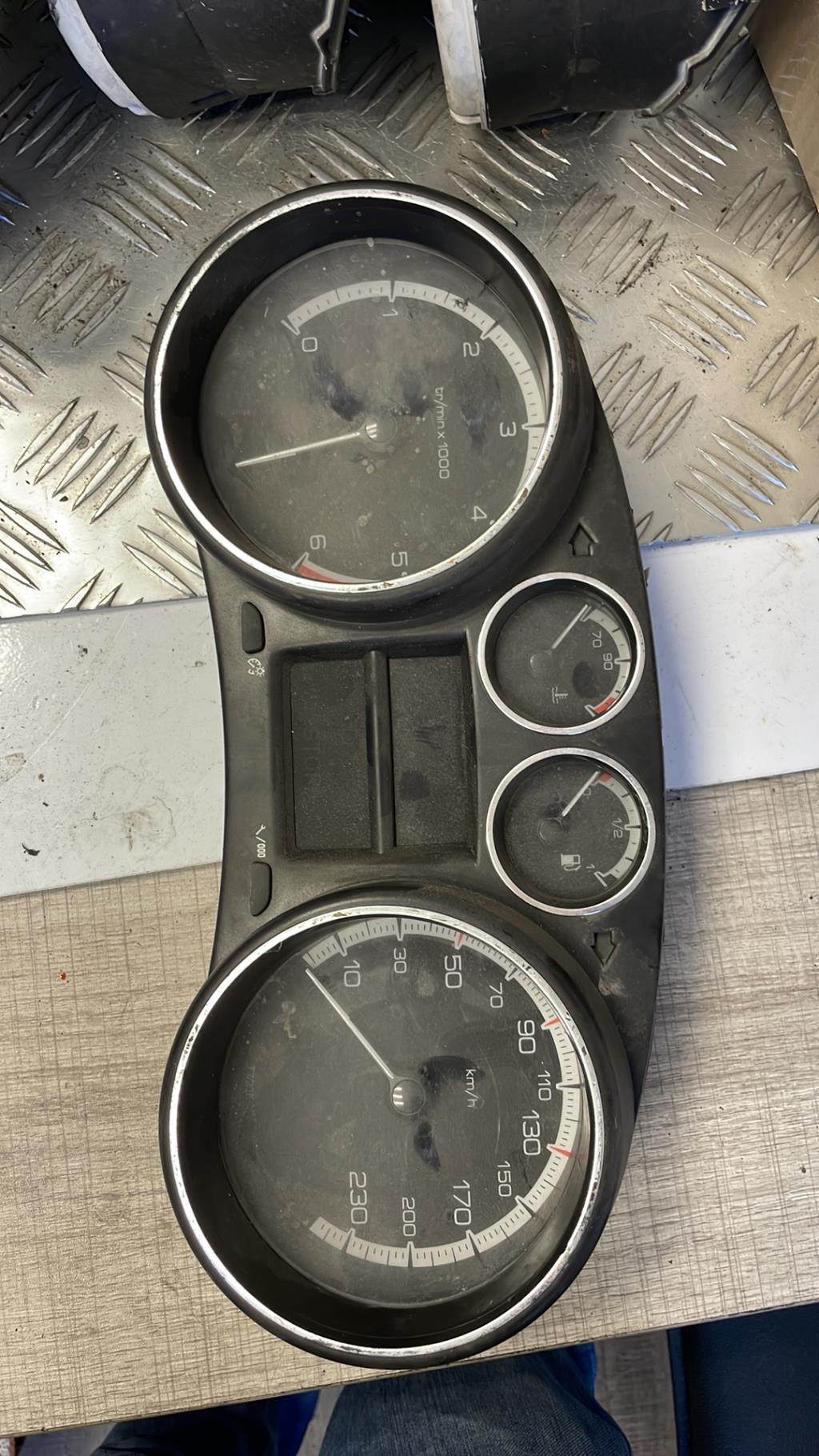 Compteur PEUGEOT 308 1 PHASE 1 Diesel - 1