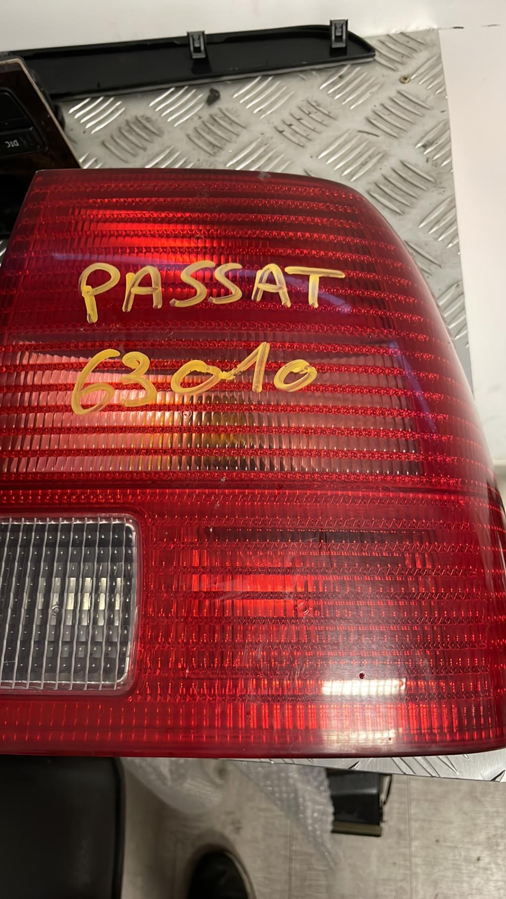 Fanale posteriore principale destro (luci) VOLKSWAGEN PASSAT 4 PHASE 1 Diésel - 1