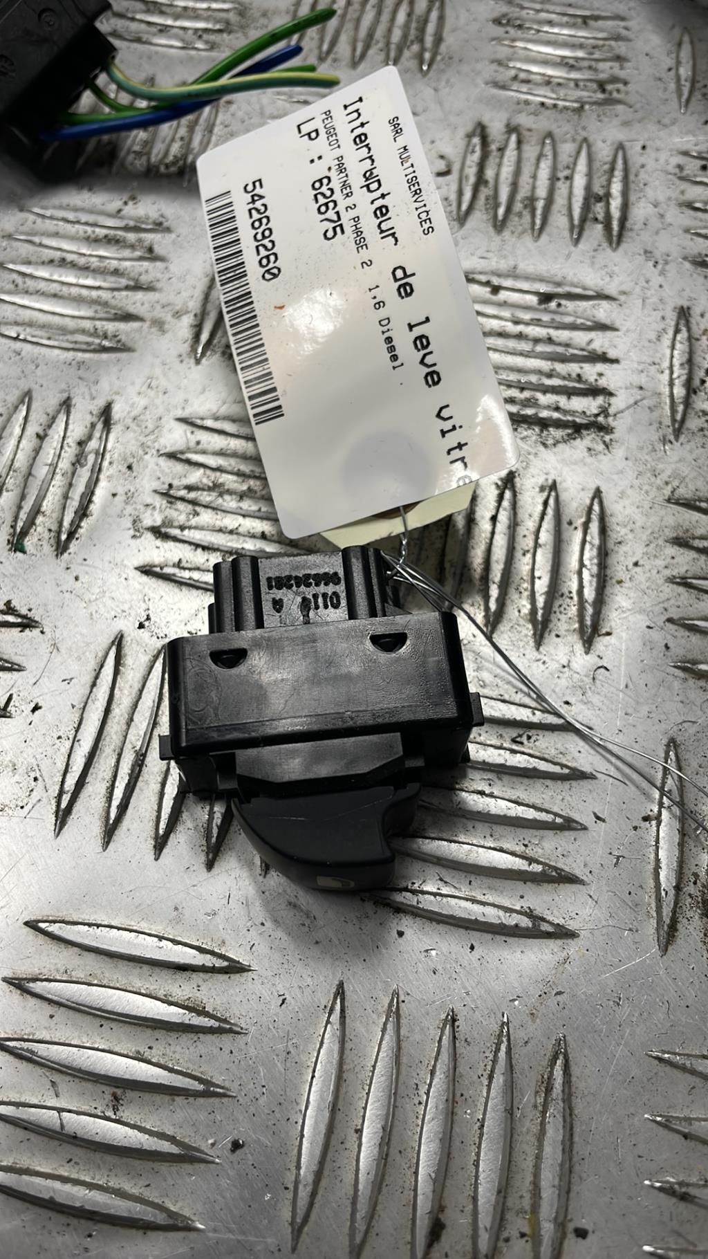 Interruttore lavacristalli anteriore sinistro PEUGEOT PARTNER 2 PHASE 2 Diésel - 1