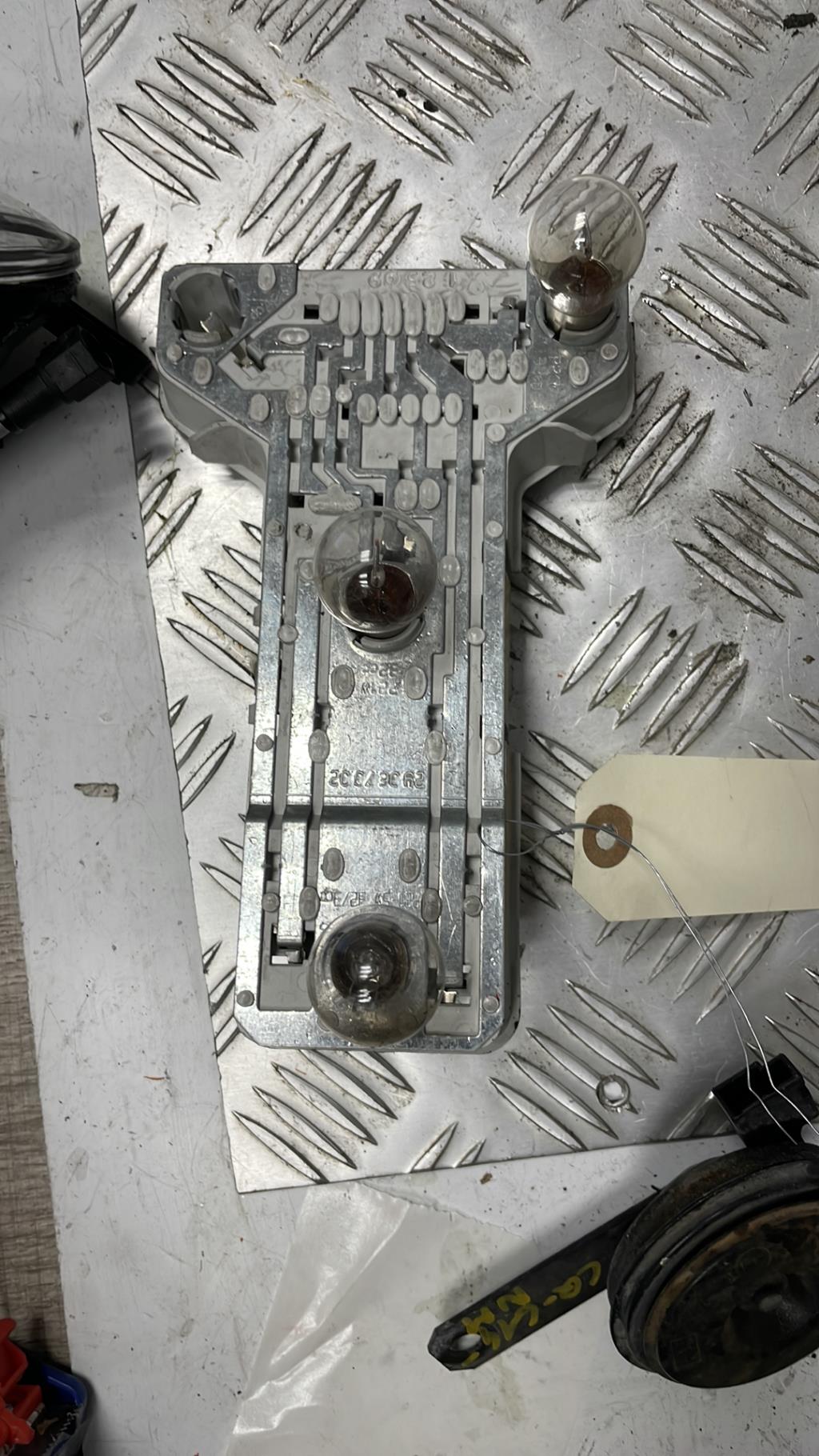 Base portalampade fanale posteriore sinistro VOLKSWAGEN PASSAT 4 PHASE 1 Diésel - 1