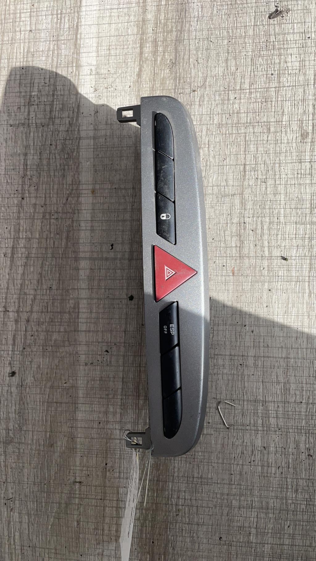 Bouton de warning PEUGEOT 308 1 PHASE 1  - 1