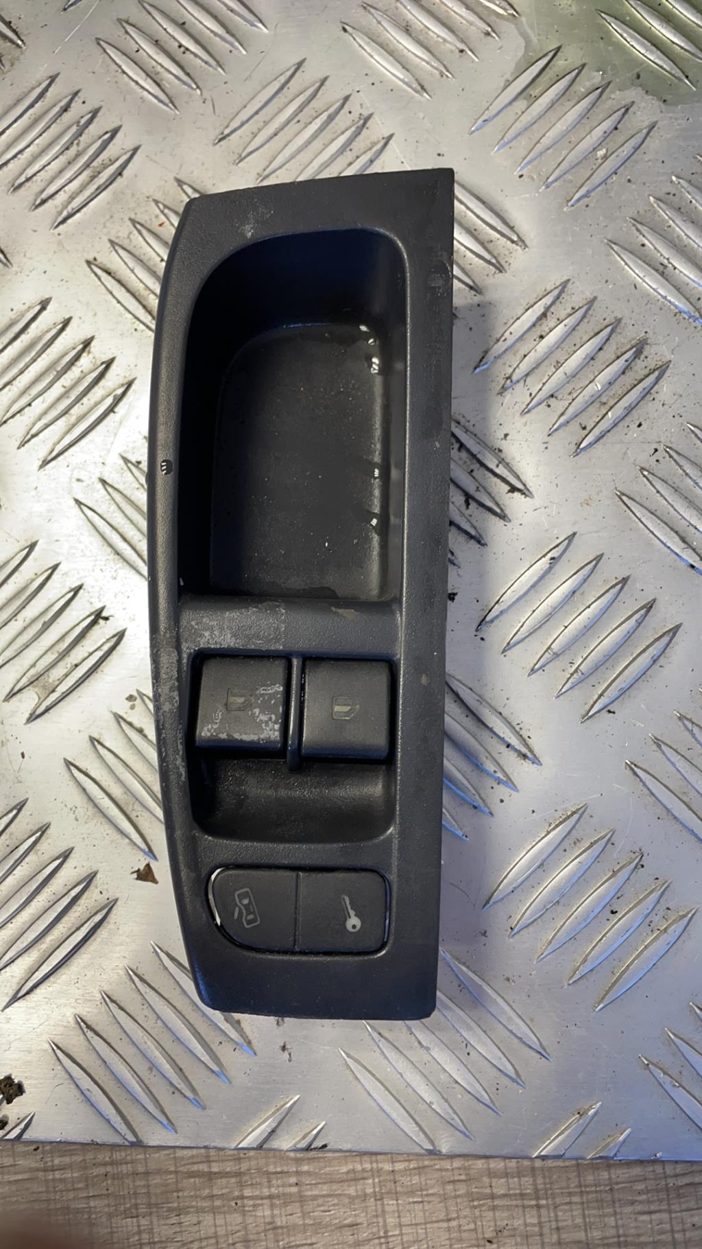 Interruttore lavacristalli anteriore destro VOLKSWAGEN FOX Gasolina - 1